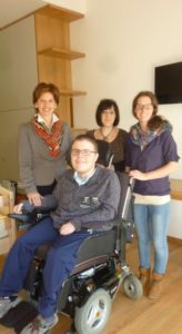 Michael mit PDL Veronika Karner, seiner Mama und Wohnbereichsleiterin Isabella Leichtfried