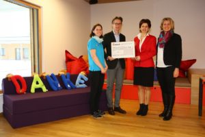 v.l.n.r.: Isabella Leichtfried (Wohnbereichsleiterin), Oliver Hilpold (Managing Director), Veronika Karner, Susanne Kreisa