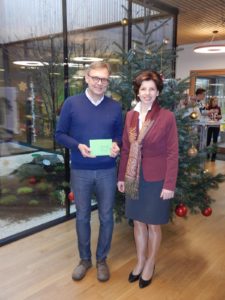 Seitens der Franziskanerinnen-Fachschule für wirtschaftliche Berufe kam Dir. Mag. Leopold Dirnberger und überbrachte ebenfalls 400 Euro.