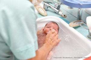 Malteser Kinderhilfe Infrarotheizstrahler Baby waschen