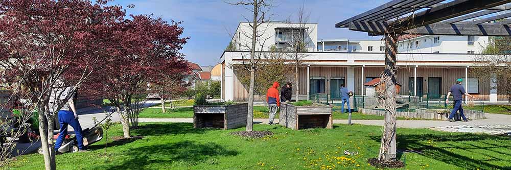 Malteser Kinderhilfe Fruehjahrsputz im Garten BB